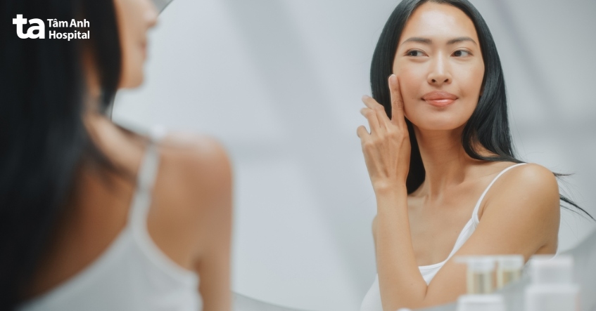 tự dùng gương quan sát dấu hiệu ung thư da