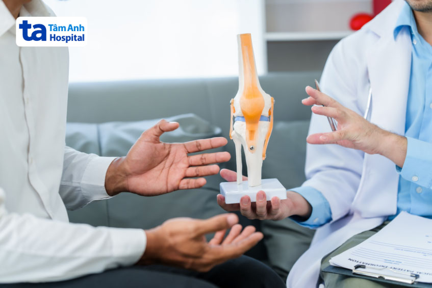 Tư vấn phẫu thuật khi sưng đau khớp gối nặng
