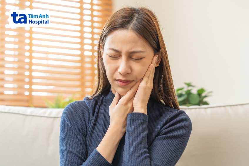 bị ù 1 bên tai trái