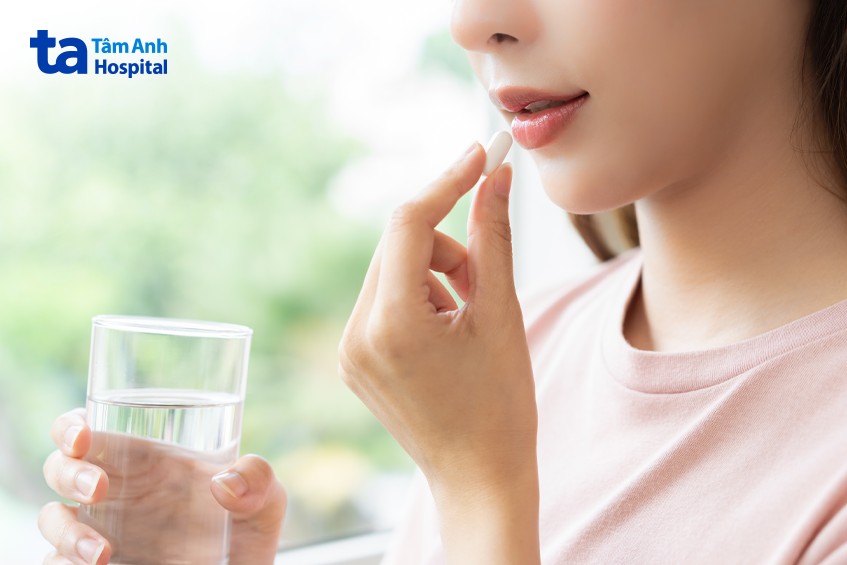 uống risedronate cùng nước lọc