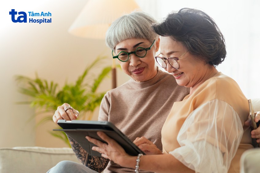 vẩn đục dịch kính ở người lớn tuổi