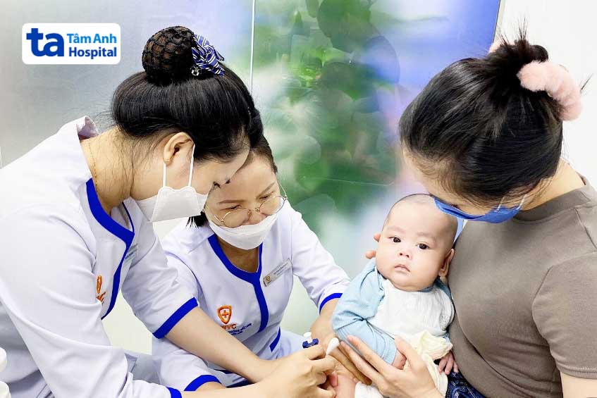 Vì sao nên tiêm vacxin Synflorix cho bé