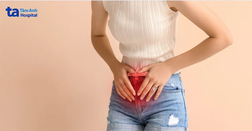 Viêm bàng quang do nhiễm trung gây ra cơn đau vùng bụng dưới, tiểu buốt, mệt mỏi