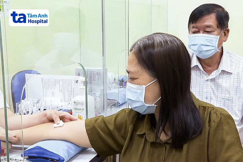 Vợ chồng ông Tiếng, bà Oanh thăm khám tại BVĐK Tâm Anh - Quận 8