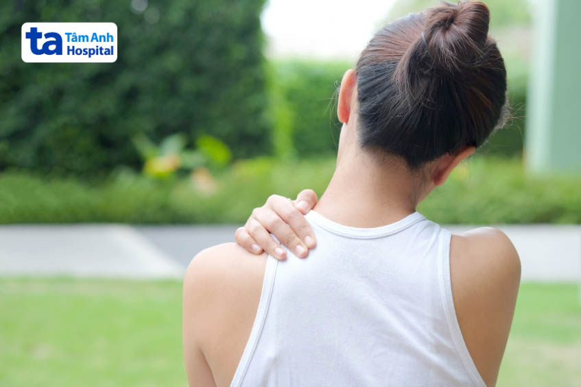 Xoay khớp vai kêu lụp cụp