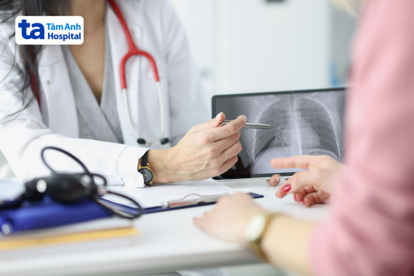 Bác sĩ sẽ giải thích rõ cho bệnh nhân về kết quả chụp X Quang