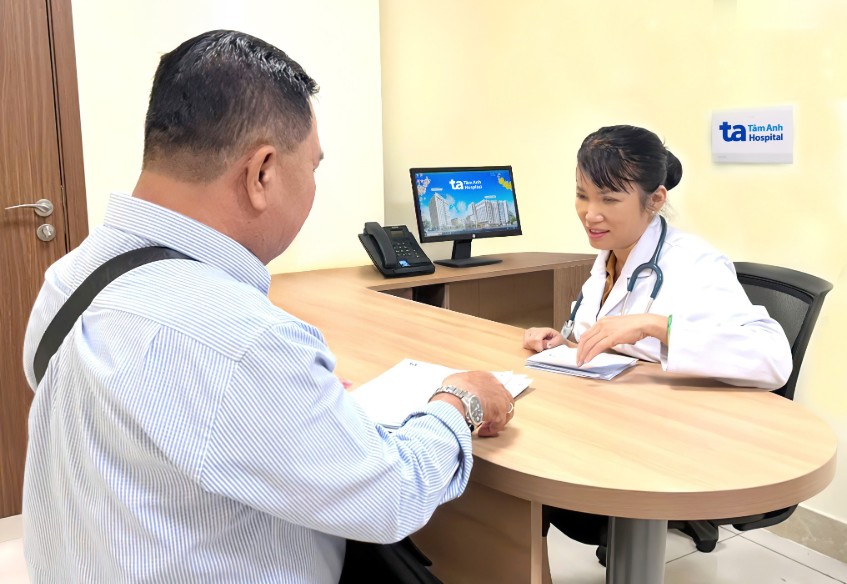 bác sĩ khuyên tư vấn người bệnh