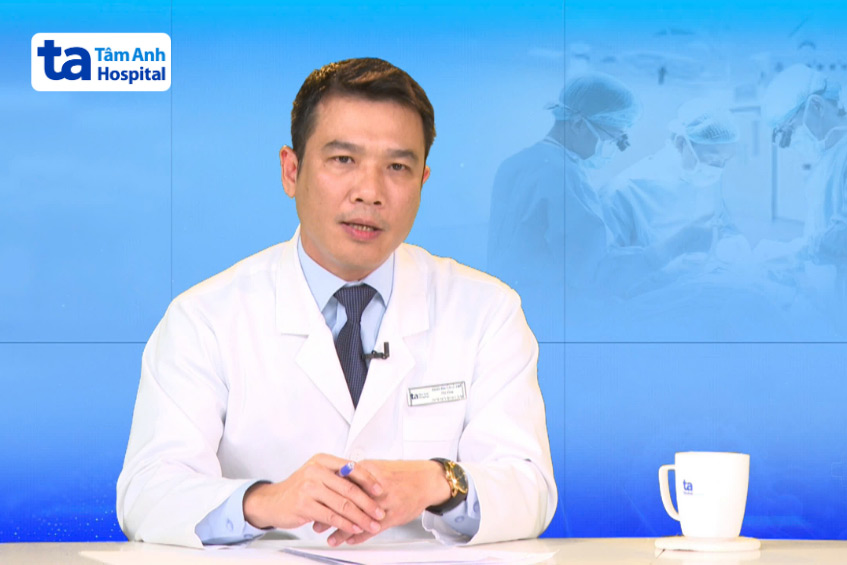 ThS.BS.CKII Nguyễn Lê Vinh, Phó khoa Phẫu thuật Tim, Mạch máu và Lồng ngực, BVĐK Tâm Anh Hà Nội trong buổi tư vấn trực tuyến