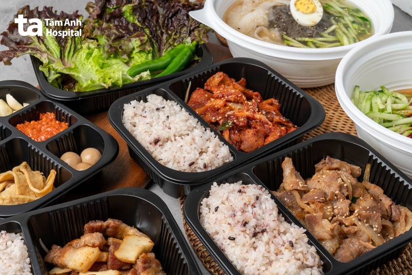 bữa trưa nên ăn bao nhiêu calo