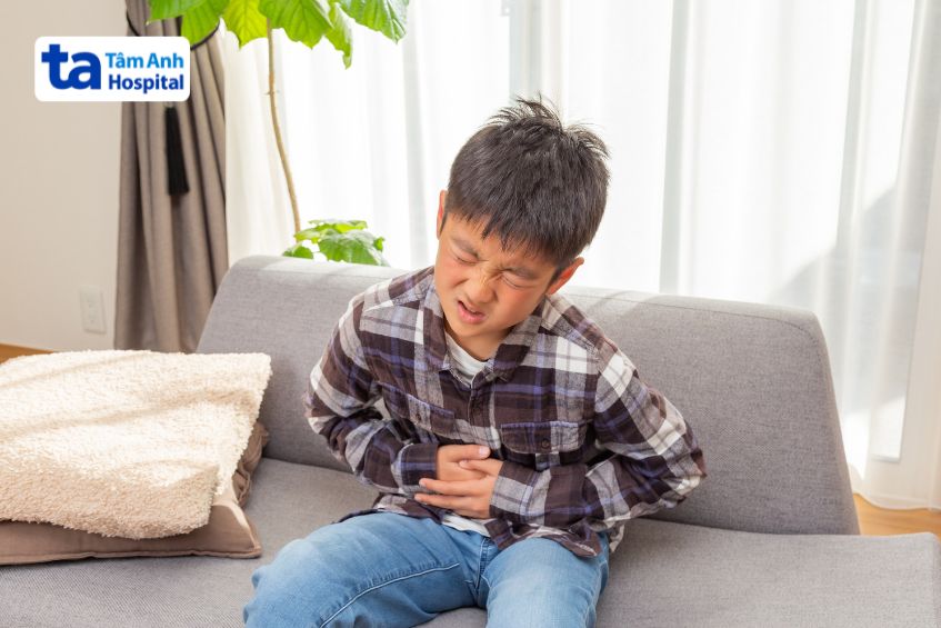 cơn đau bụng trên rốn có thể xuất hiện đột ngột