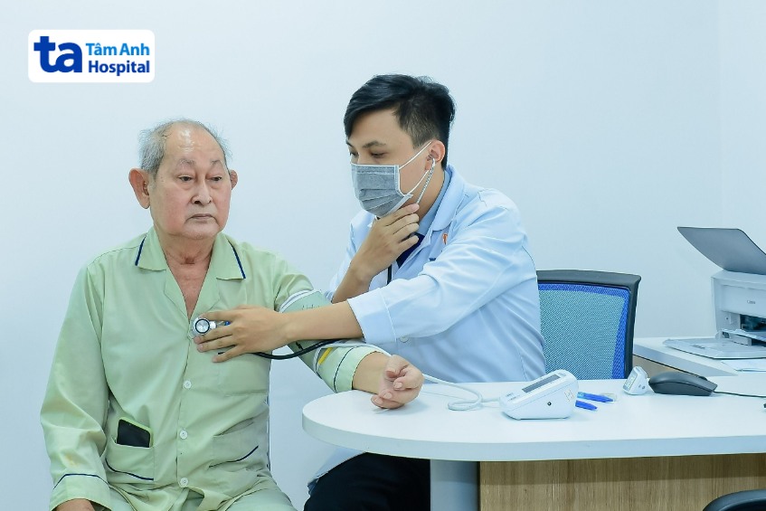 khám sàng lọc trước khi tiêm zona thần kinh