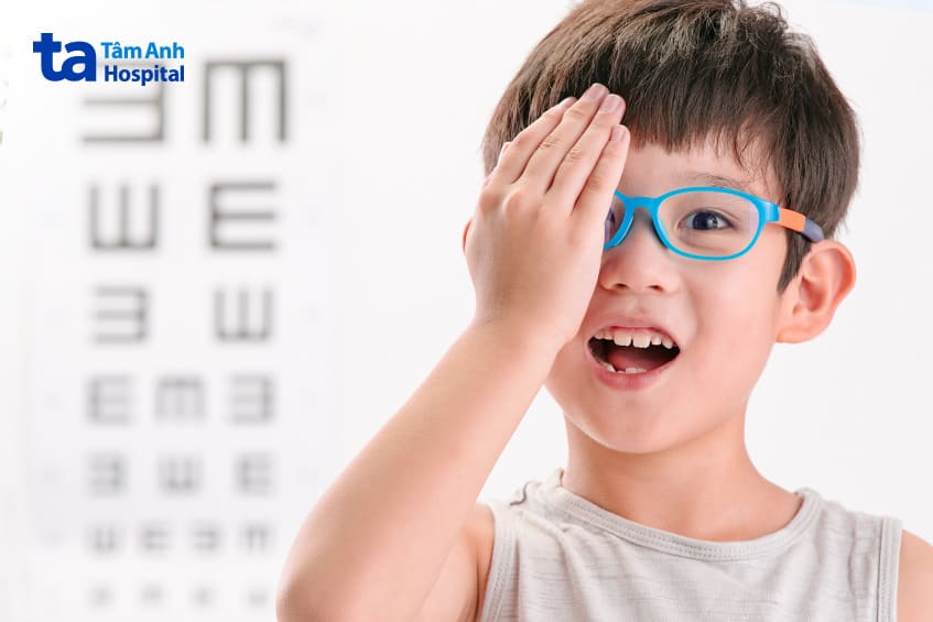 loạn thị mức trung bình cần phải đeo kính thường xuyên