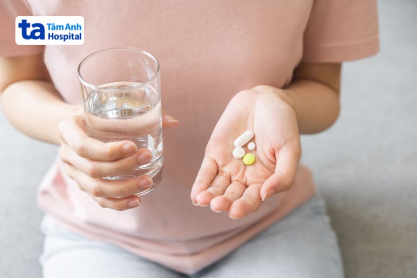 nên dùng thuốc sau khi ăn hoặc theo chỉ định bác sĩ