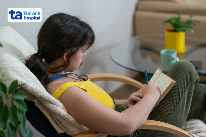 Người bệnh nên ghi lại nhật ký triệu chứng gặp phải trong quá trình đo Holter ECG