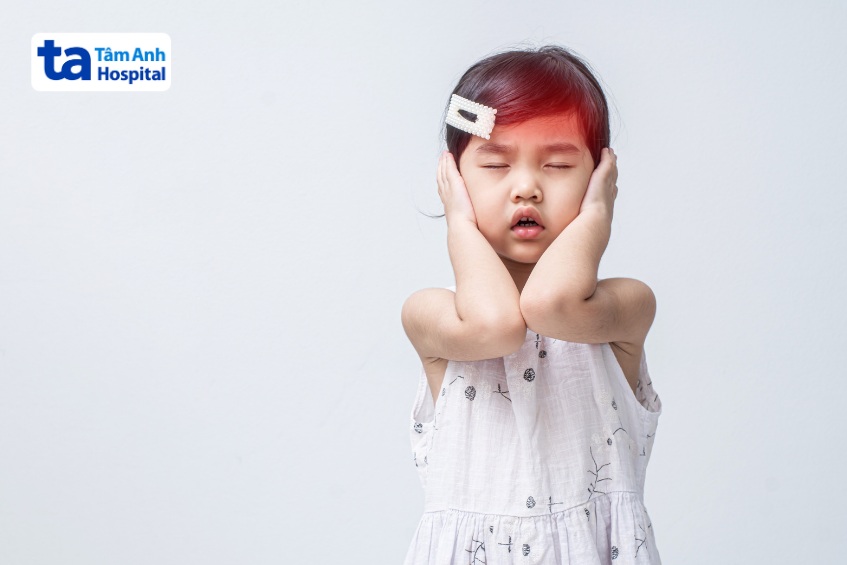 trẻ chụp CT sọ não