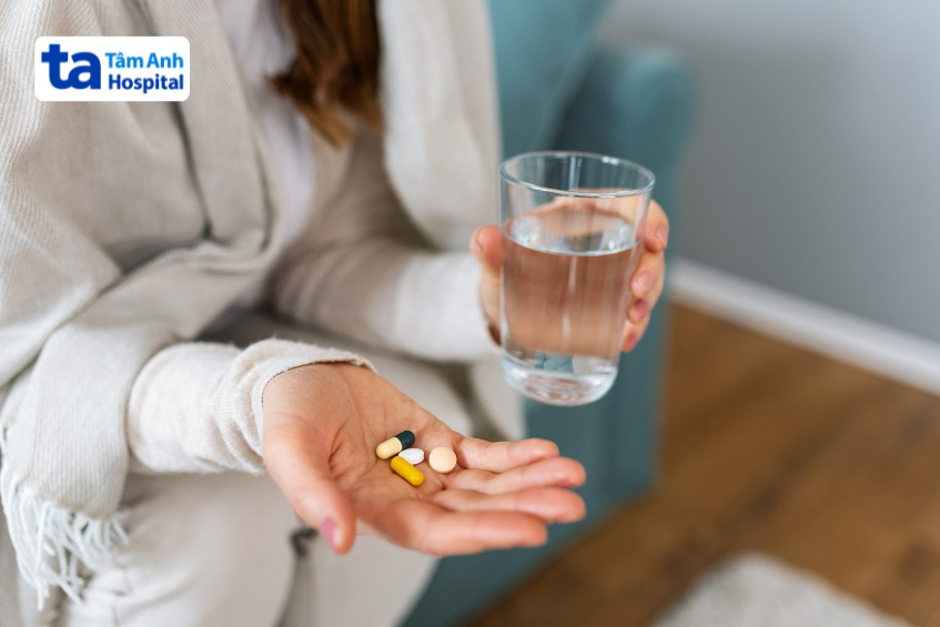 Uống thuốc Sifrol với nhiều nước