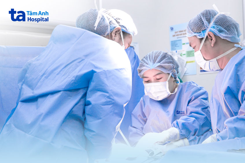 bác sĩ thanh tâm cùng ê kíp