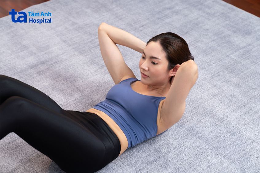 bài tập động tác gập bụng nhẹ nhàng