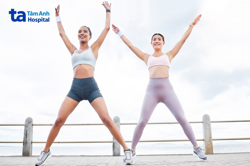 bài tập hiit nhảy dang tay chân