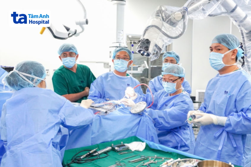 can thiệp phẫu thuật điều trị thiểu năng tuần hoàn não