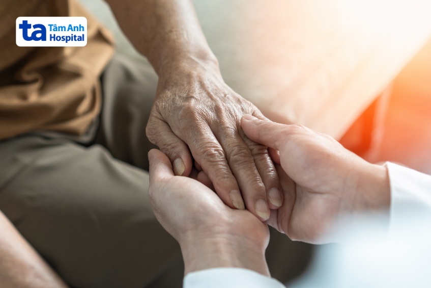 chẩn đoán và điều trị sớm tình trạng tê tay