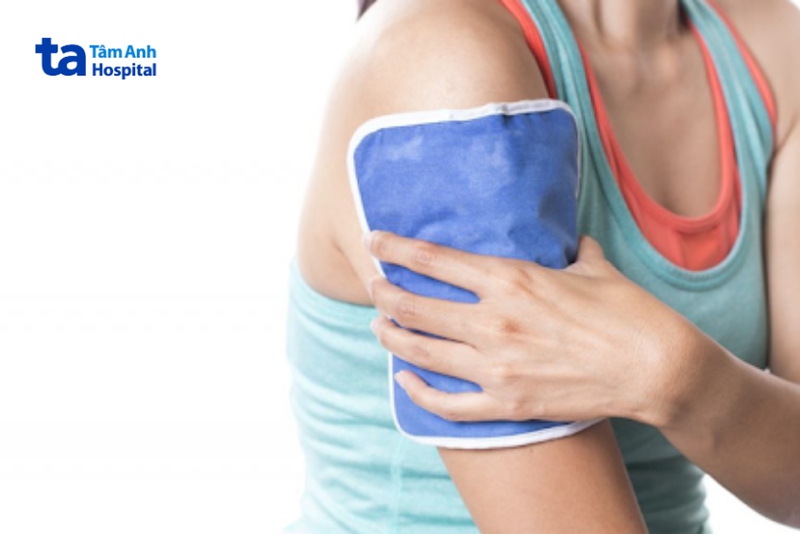 chườm lạnh vùng tiêm