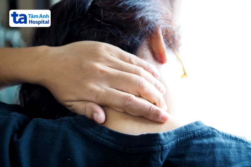 đau dây thần kinh chẩm gây nhức đầu sau tai