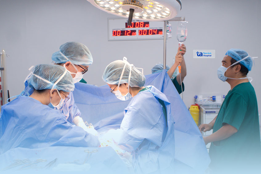 ê kíp bác sĩ mổ lấy thai