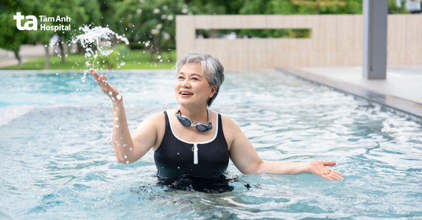 không đi bơi sau phẫu thuật cườm khô