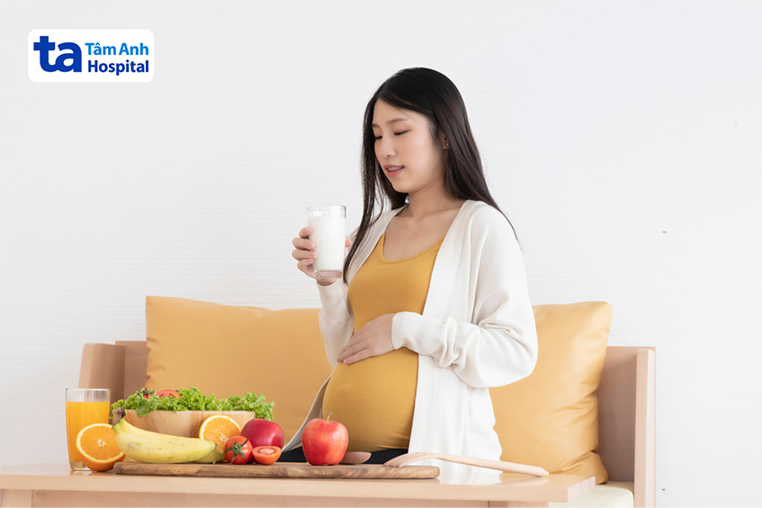 Mẹ bầu nên duy trì chế độ dinh dưỡng đa dạng thực phẩm nhằm bổ sung đầy đủ dưỡng chất