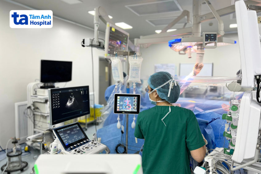 Một ca đặt máy tạo nhịp tim cho tại Bệnh viện Đa khoa Tâm Anh