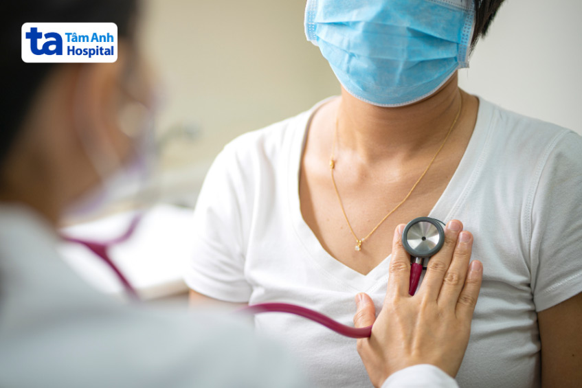 Nên thăm khám sớm khi nghi ngờ nhiễm cúm hoặc triệu chứng bệnh tim nặng hơn