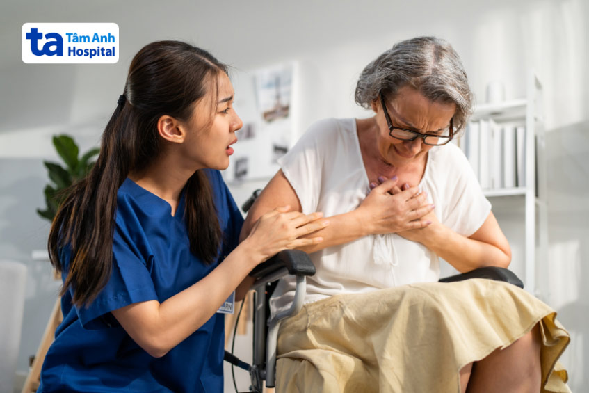 Người bị bệnh tim giai đoạn cuối cần được hỗ trợ y tế ngay nếu triệu chứng bệnh trở nên nghiêm trọng