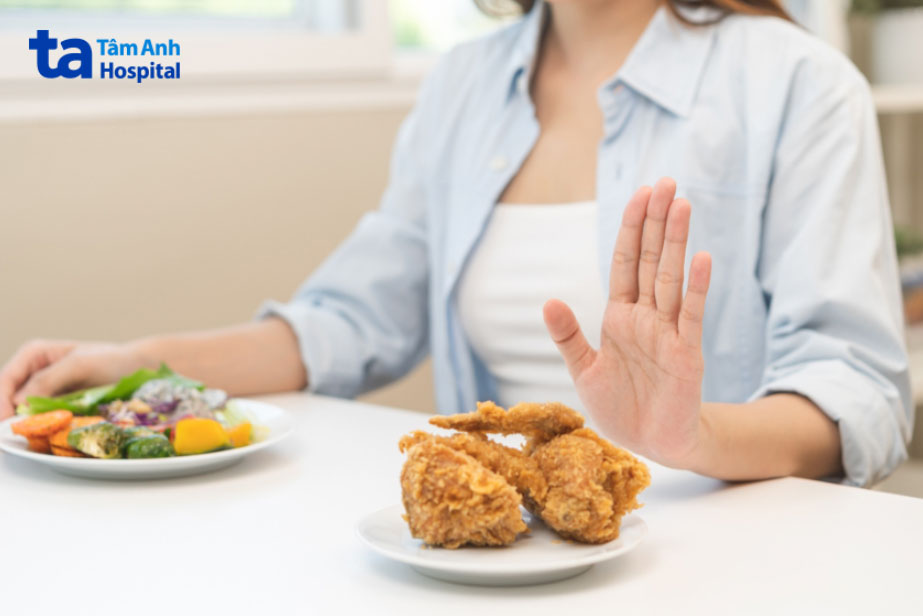 thực phẩm chiên rán nhiều dầu mỡ