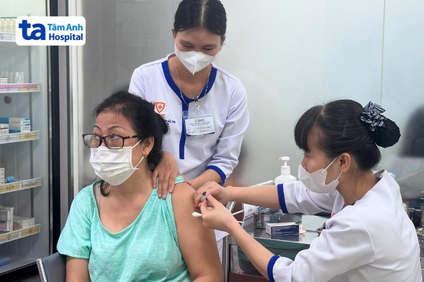 tiêm phòng phế cầu 13 theo lịch