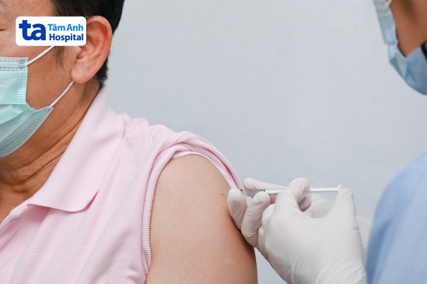 tiêm vắc xin ngừa sốt thương hàn