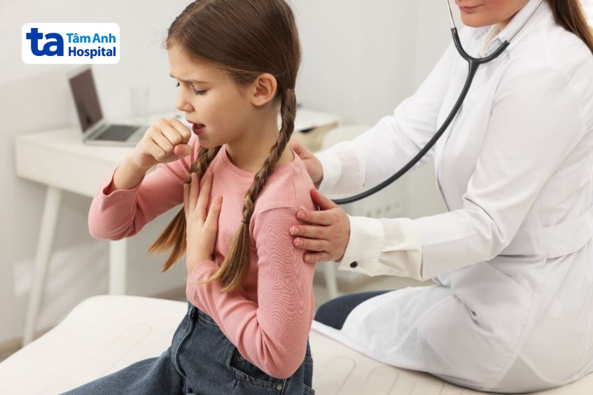 trẻ bị cảm cúm cần được chăm sóc và điều trị đúng cách