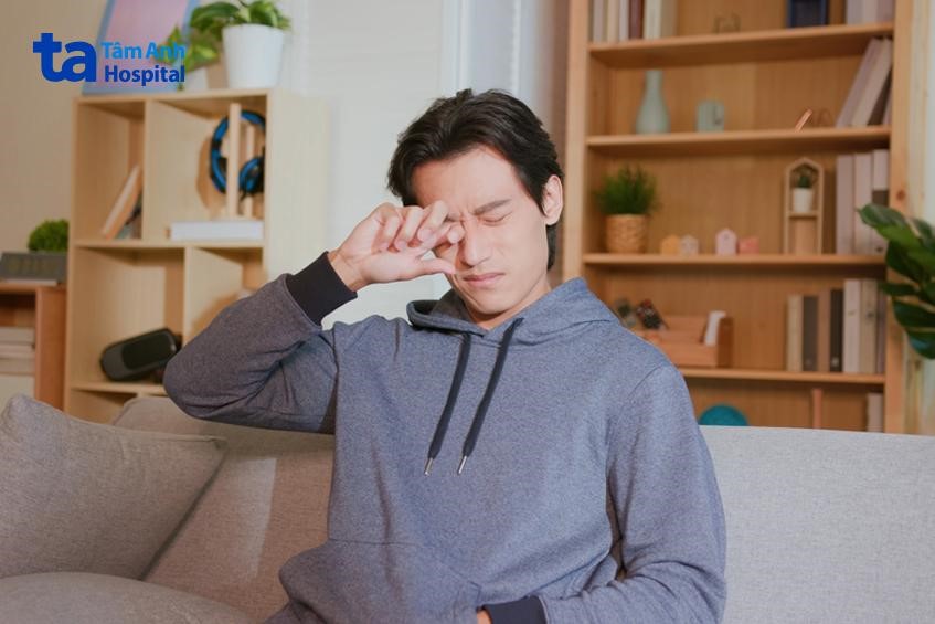 triệu chứng đau mắt hột không nên xem thường