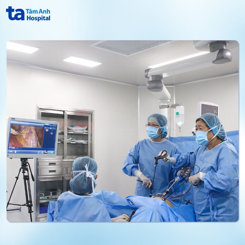 trực tiếp ca phẫu thuật nội soi