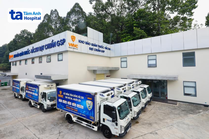 vắc xin tại vnvc được lưu trữ trong kho lạnh