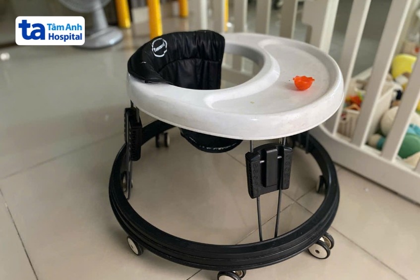 xe tròn không có tác dụng giúp trẻ tập đi