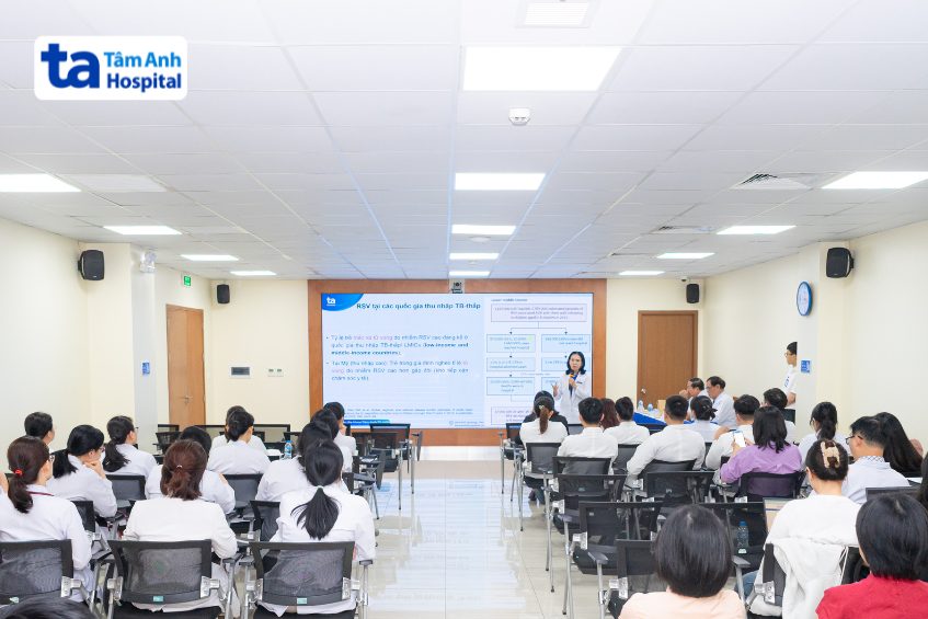 Các chuyên gia, bác sĩ, nhân viên y tế quy tụ tại chương trình