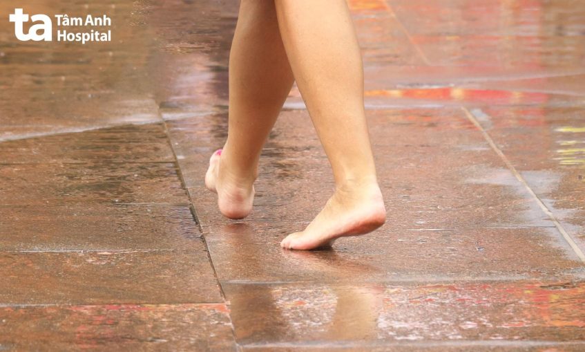 ai dễ bị lây nhiễm nấm móng tay