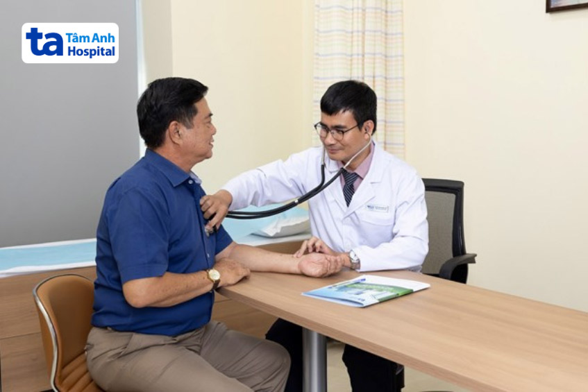 BS.CKI Trần Phương Giang khám tim mạch cho bệnh nhân