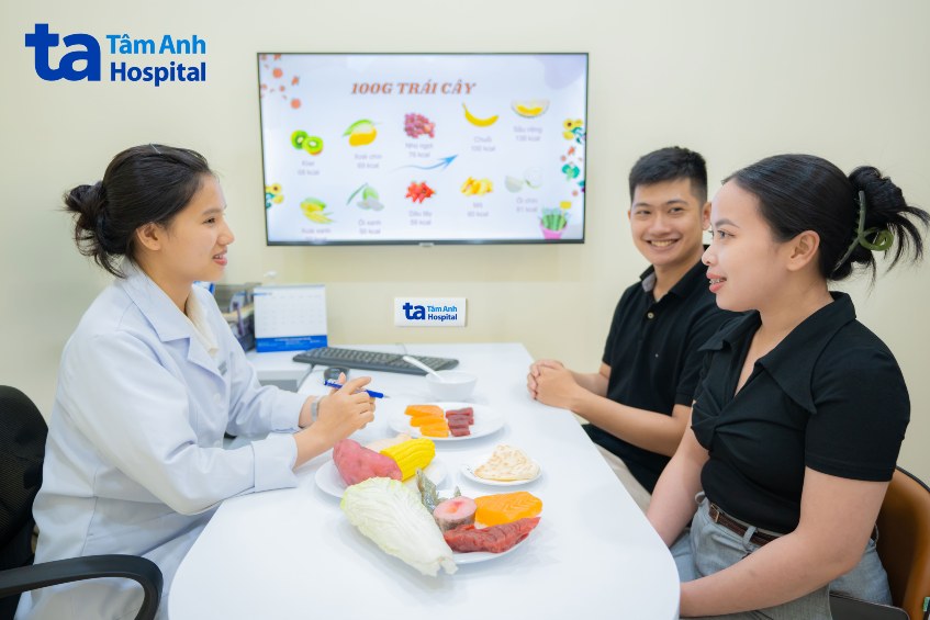 bác sĩ tư vấn giảm mỡ bụng dưới