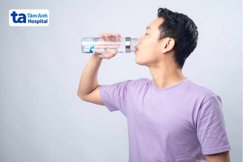 bệnh gout nên bổ sung nước