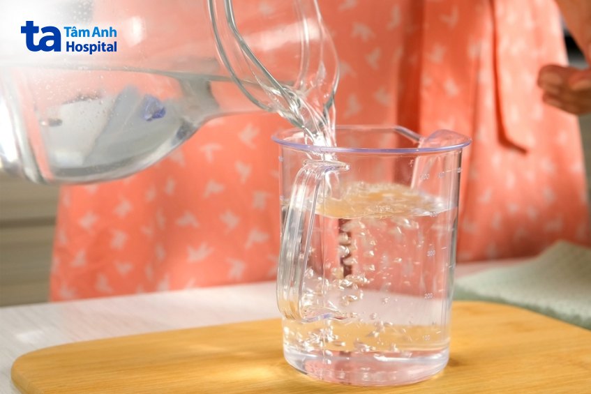 bệnh nhân chạy thận uống bao nhiêu nước là đủ trong 1 ngày