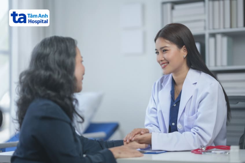 bị tê đầu nên đi thăm khám và điều trị sớm