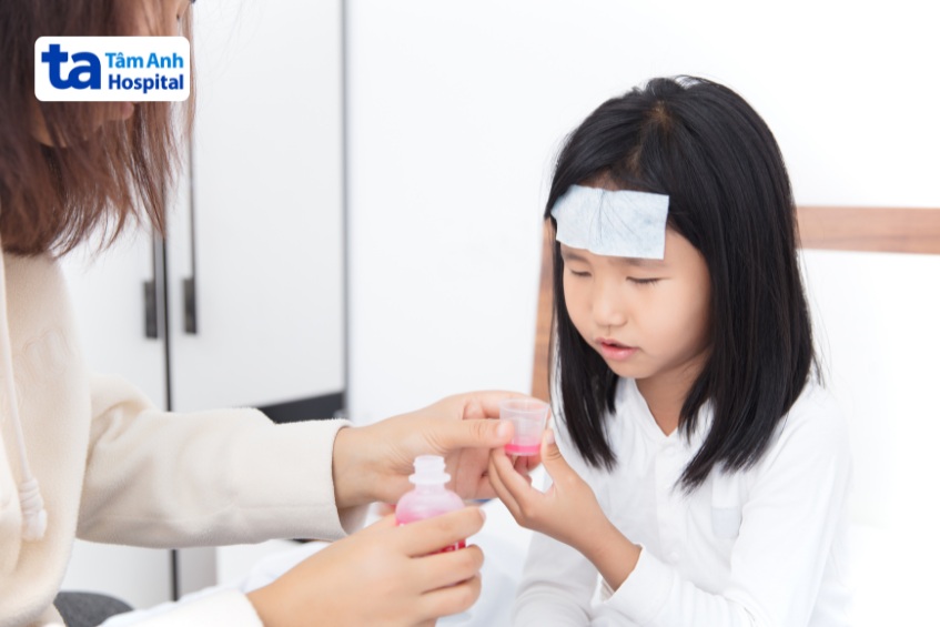 bố mẹ cần cho trẻ uống thuốc đúng theo chỉ định của bác sĩ
