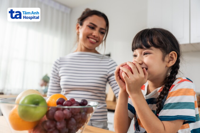 bổ sung dinh dưỡng đa dạng cho trẻ bị tay chân miệng